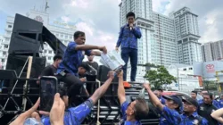 Geram!!! Ratusan Massa KOMBAT Sumut Bakar Majalah Tempo